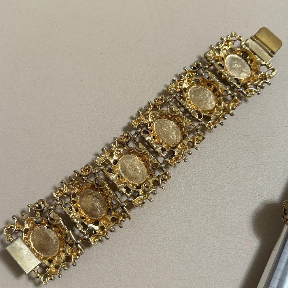 VINTAGE DETAILED OLD FASHIONED ELEGANT GOLD & GREEN STONED BRACELET & RING SET